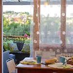 Casamia Tuscan Oasis 4br Panoramic Penthouse Hot Tub & Easy Parking Lejlighed