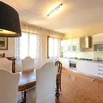 Casamia Tuscan Oasis 4br Panoramic Penthouse Hot Tub & Easy Parking Apartment Siena