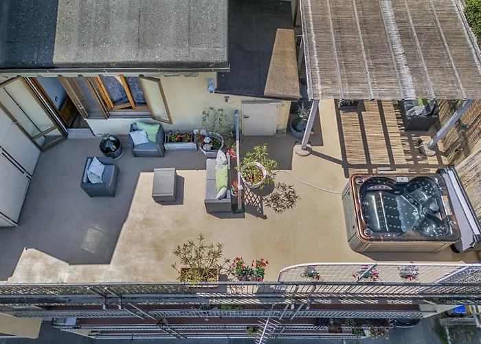 Casamia Tuscan Oasis 4br Panoramic Penthouse Hot Tub & Easy Parking